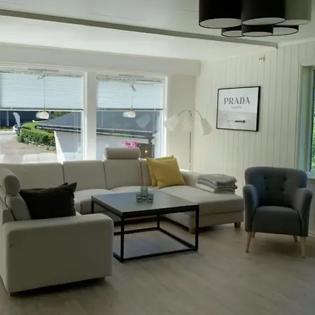 Landelig Hus Med Fin Badestrand Og Turomrade. Ferienhaus