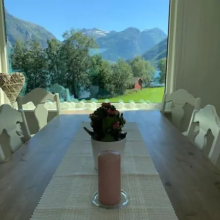 Landelig Hus Med Fin Badestrand Og Turomrade. Holiday home Stryn