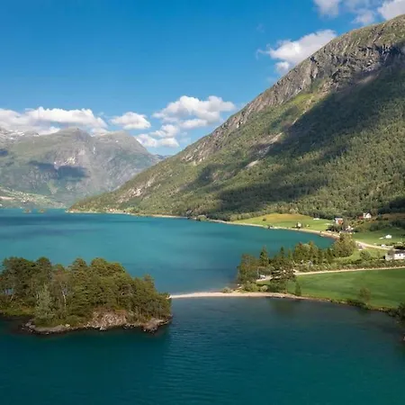 Landelig Hus Med Fin Badestrand Og Turomrade.