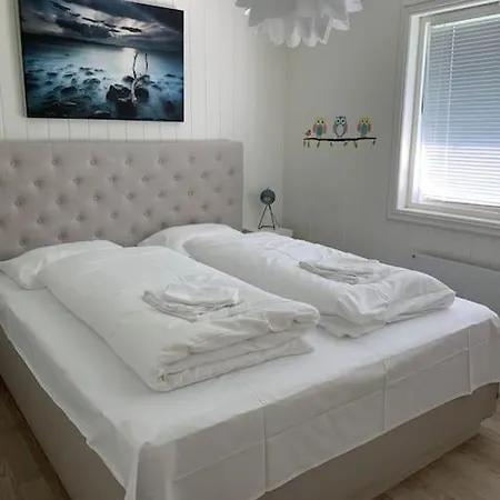 Landelig Hus Med Fin Badestrand Og Turomrade. * Stryn