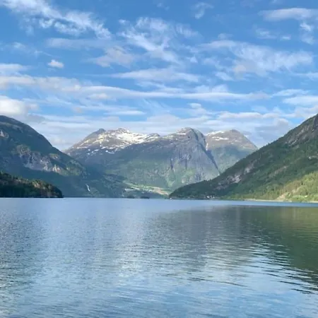 Landelig Hus Med Fin Badestrand Og Turomrade. Ferienhaus Stryn