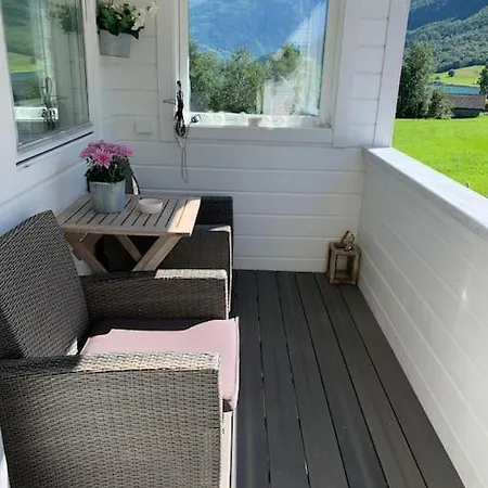 Landelig Hus Med Fin Badestrand Og Turomrade. * Stryn