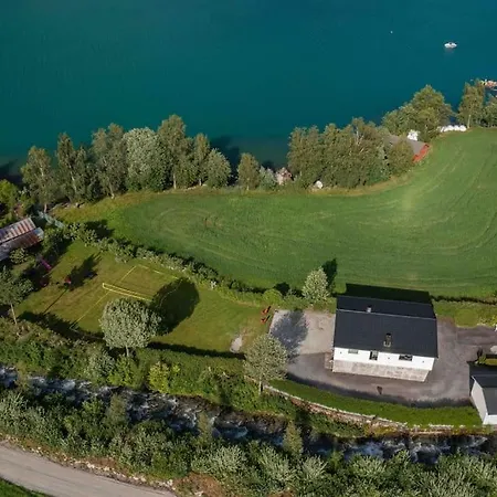 Landelig Hus Med Fin Badestrand Og Turomrade. Vakantiehuis *